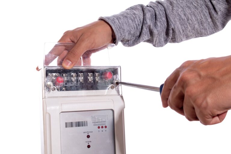 Usterka licznika energii elektrycznej – przyczyny i rozwiązania
