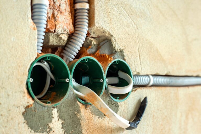 Jak wybrać odpowiednie peszle i rury elektroinstalacyjne do swojego projektu