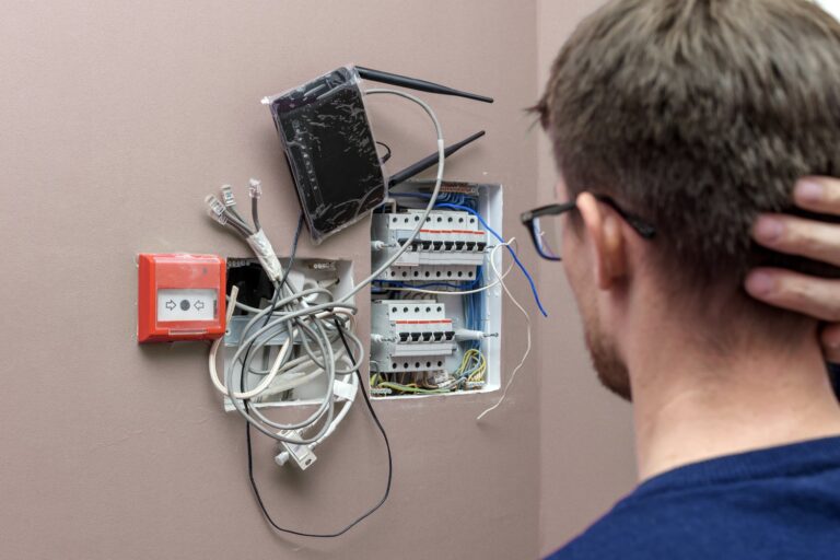 Problemy z instalacją alarmową – przyczyny i skuteczne rozwiązania
