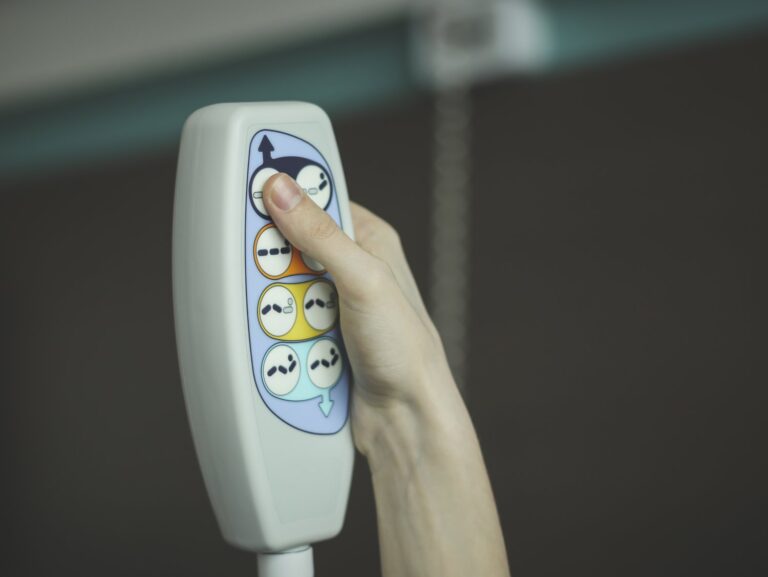 Problemy z systemem sterowania roletami – diagnostyka i programowanie