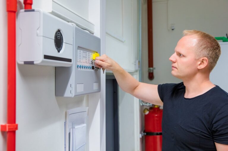 Awaria sterownika systemu klimatyzacji multi-split – identyfikacja i programowanie