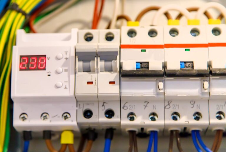 Jak dobrać odpowiednie wyłączniki różnicowoprądowe do instalacji elektrycznej