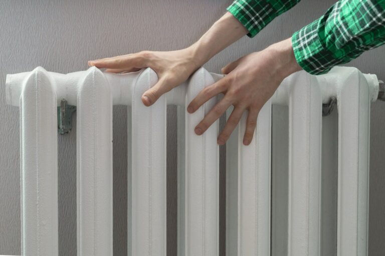 Jak prawidłowo odpowietrzyć instalację CO – poradnik dla początkujących