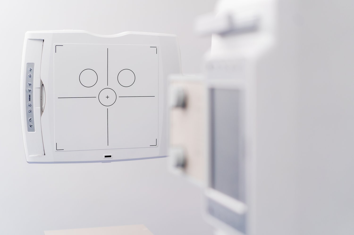 Dlaczego ściemniacz światła mruga i trzeszczy – sprawdzanie obciążenia i wymiana