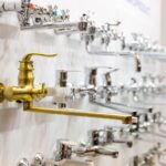 Jak wybrać odpowiednie rozwiązania sanitarne dla twojej kuchni i łazienki