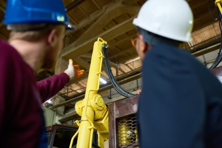 Opaski zaciskowe dla profesjonalistów w instalacjach przemysłowych