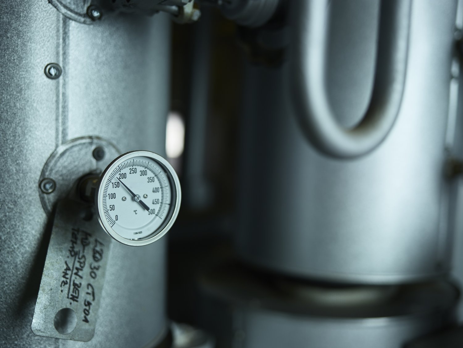 Problem z opadającym ciśnieniem w kotle gazowym – co robić krok po kroku