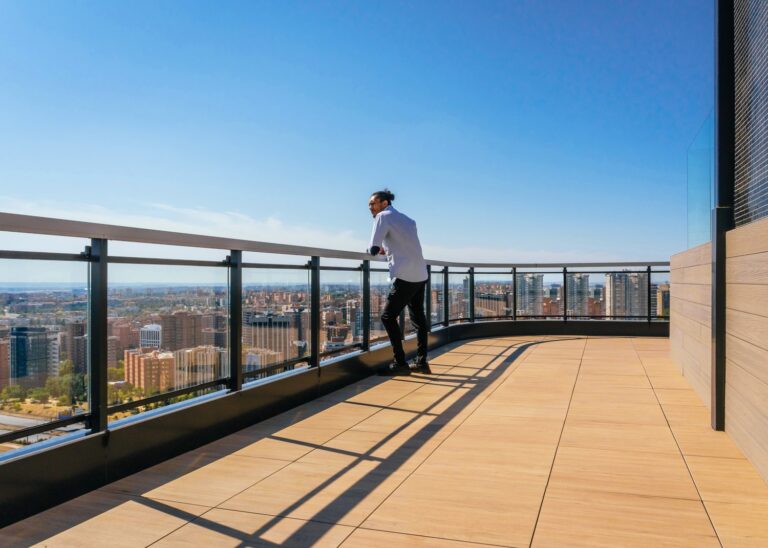 Problem z zalewaniem balkonu podczas opadów – poprawa odpływu i uszczelnienie