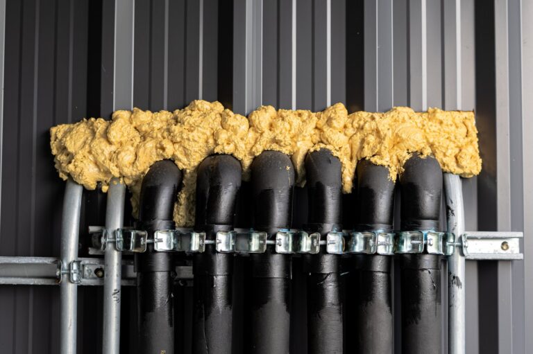 Jak wybrać odpowiednią izolację poliuretanową do instalacji grzewczych i sanitarnych