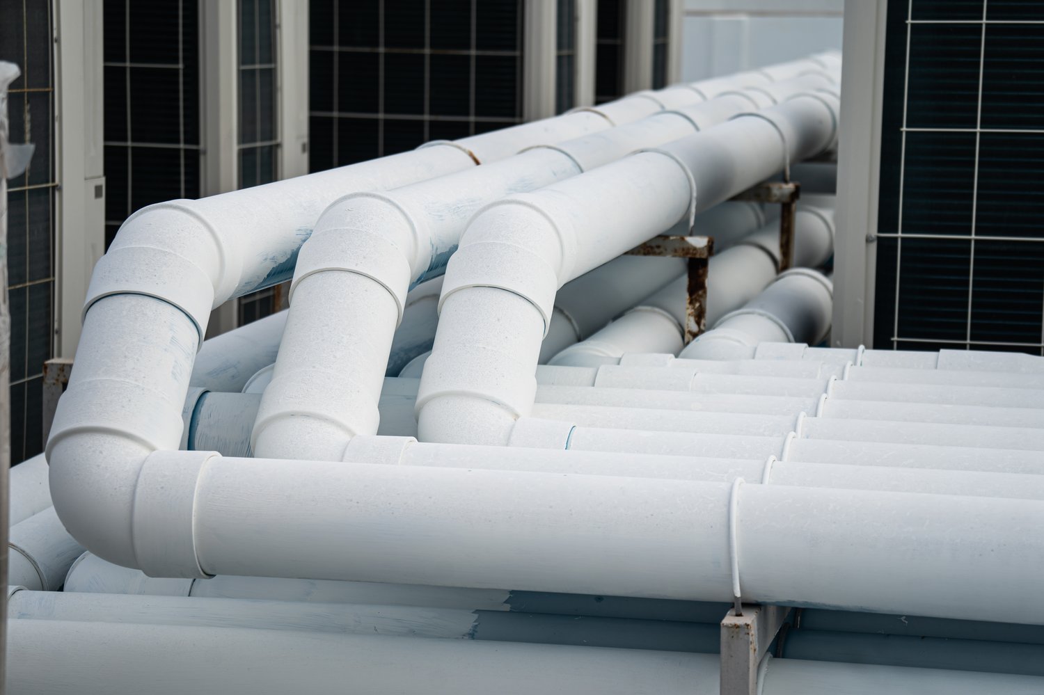 Problem z kondensacją w przewodach klimatyzacji – odprowadzanie i izolacja