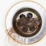 Problem z przeciekającą wanną w miejscu odpływu – wymiana syfonu i uszczelek