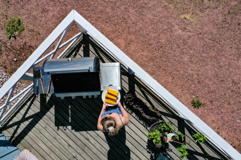 Problem z zapchaniem rur spustowych na dachu – czyszczenie i konserwacja systemów