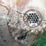 Problem z zapchaniem studzienki kanalizacyjnej – oczyszczanie i profilaktyka