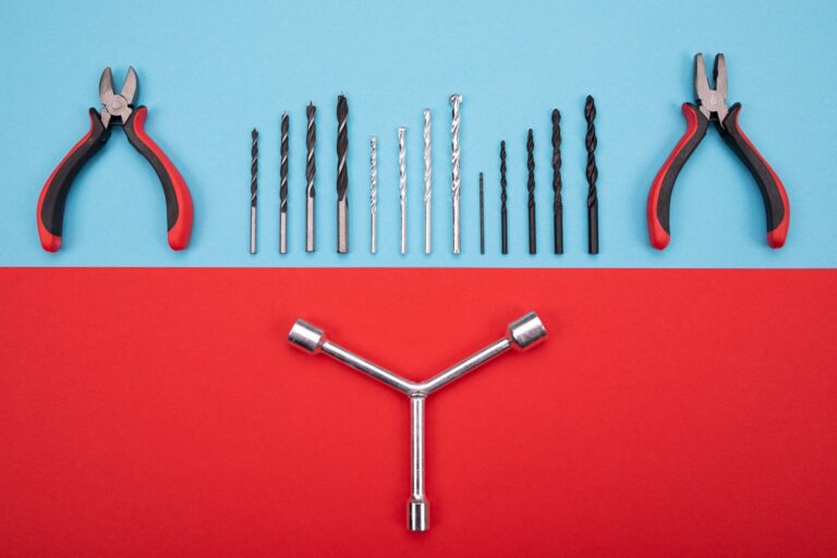 Profesjonalne okablowanie sieciowe wymaga odpowiednich narzędzi specjalistycznych